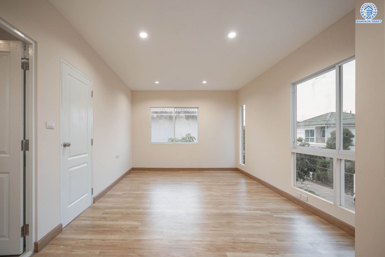 บ้านมือสองตกแต่งใหม่ สังคมคุณภาพแบรนด์ LH โครงการ อินนิซิโอ ปิ่นเกล้า-วงแหวน หลังมุม เนื้อที่ 52.5 ตร.ว. ฟังก์ชัน 3 ห้องนอน 2 ห้องน้ำ 2 ที่จอดรถ บนทำเลศักยภาพ เดินทางสะดวก เชื่อมต่อทั้งปิ่นเกล้า-ศาลายา ใกล้เซ็นทรัลเวสต์เกต รถไฟฟ้าสายสีม่วง "สถานีตลาดบางใหญ่" และทางด่วน "กาญจนาภิเษก"